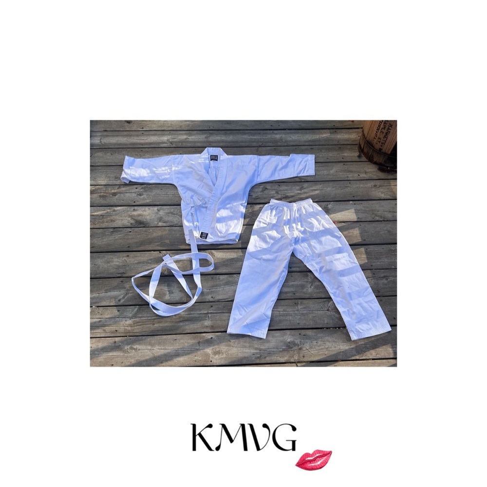 Youth Size 1 Martial Arts Uniform Taekwondo Karate Halloween Boys Girls Unisex